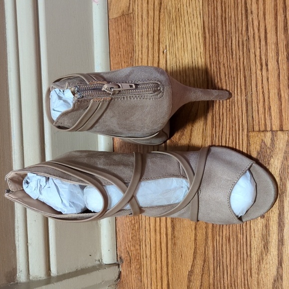 Nwot JGoods Tan Suede Heels Size 7.5 NO BOX - Picture 2 of 3